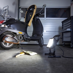 LED Blackline Baustrahler mit Standfuß (100W, 8200 Lumen, IP65)