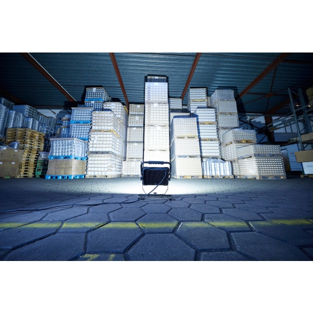 LED Blackline Baustrahler mit Standfuß (150W, 12500 Lumen, IP65)