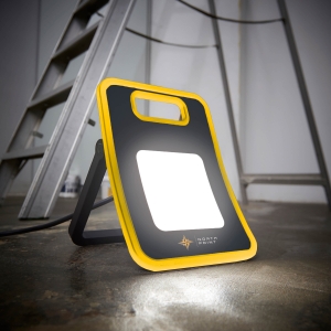 LED Arbeitsstrahler Baustrahler 30W 3000 Lumen rückseitige Steckdose 3m Netzkabel
